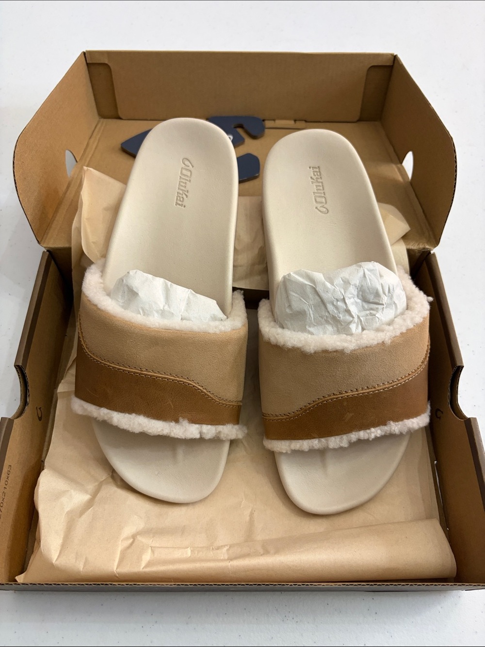 OluKai Hoala Women Leather Slides Size 7 Tan Wool Shearling Slipper Sandal NIB